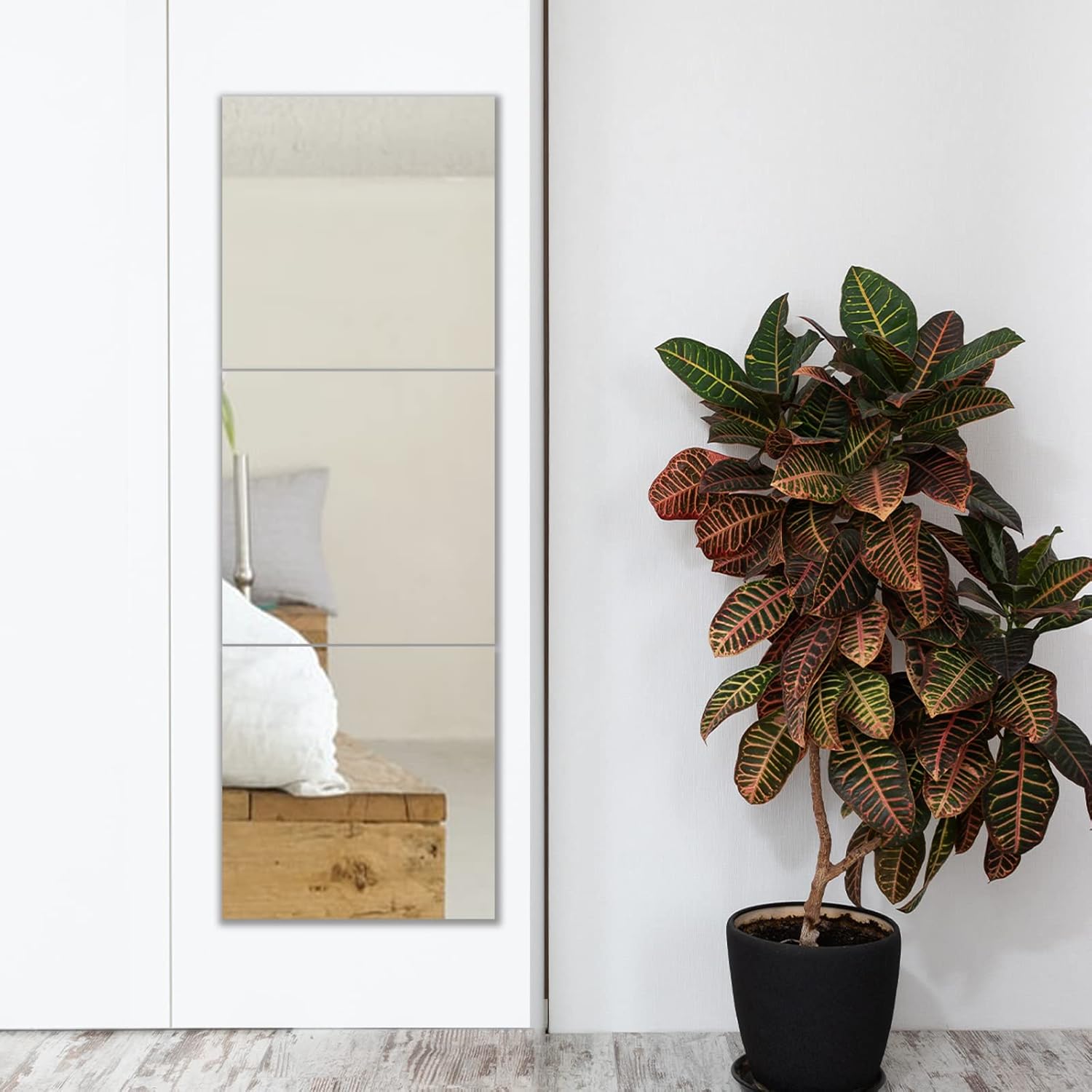 Muzilife Glass Mirror Tiles, 3 Pieces, 40 x 40 cm, DIY Wall Mirror with 4 Adhesive Mats, HD Mirror Set in Kitchen, Living Room and Bathroom