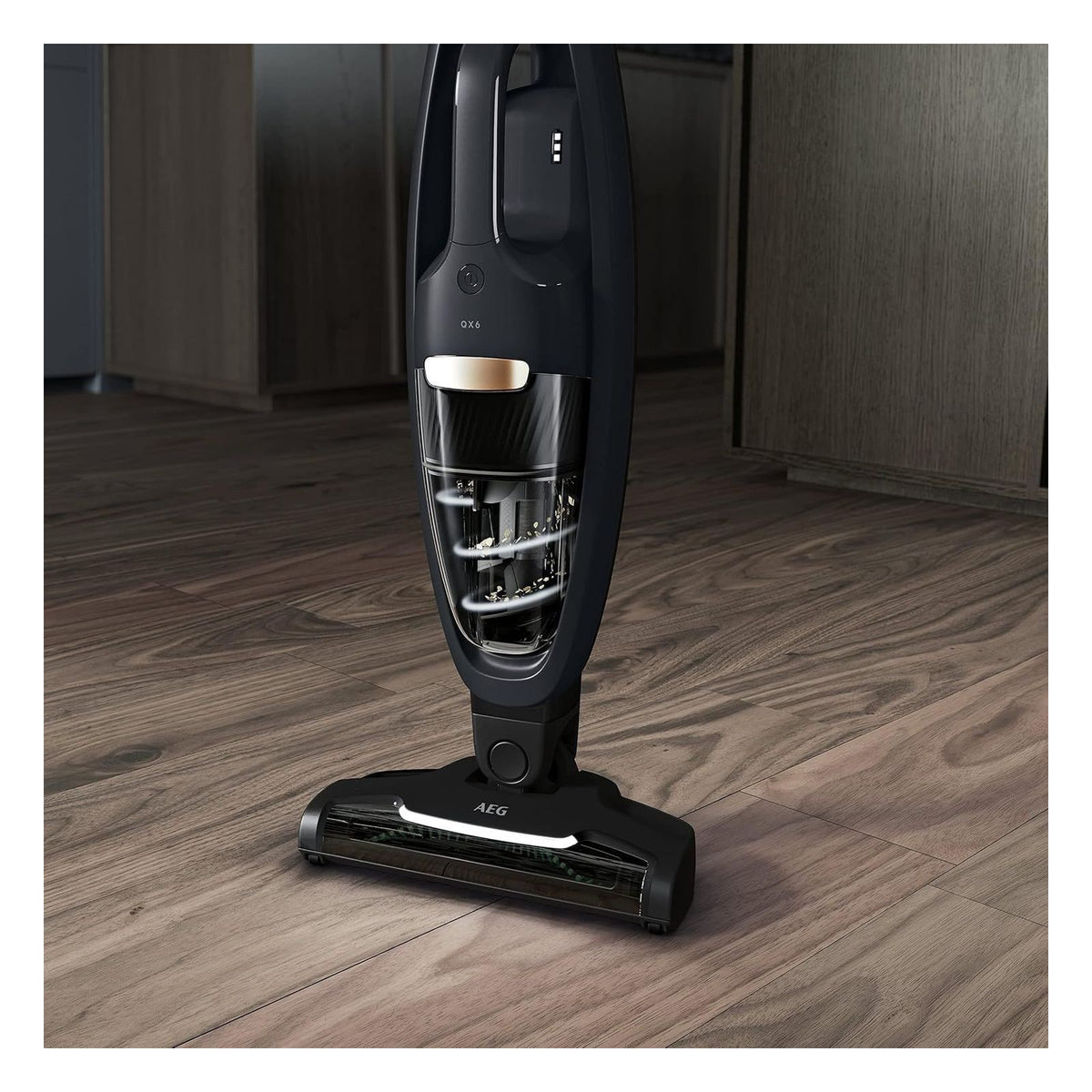 [RESIGILAT] Aspirator vertical fara fir AEG QX6 2 in 1, cu perie pentru par de animale, gri