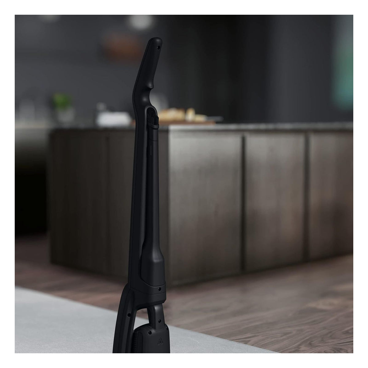 [RESIGILAT] Aspirator vertical fara fir AEG QX6 2 in 1, cu perie pentru par de animale, gri